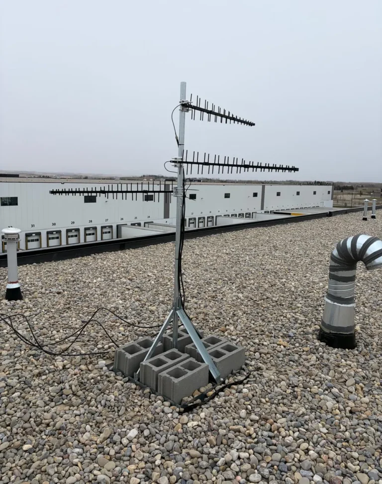 Antenna mast on a gravel warehouse roof